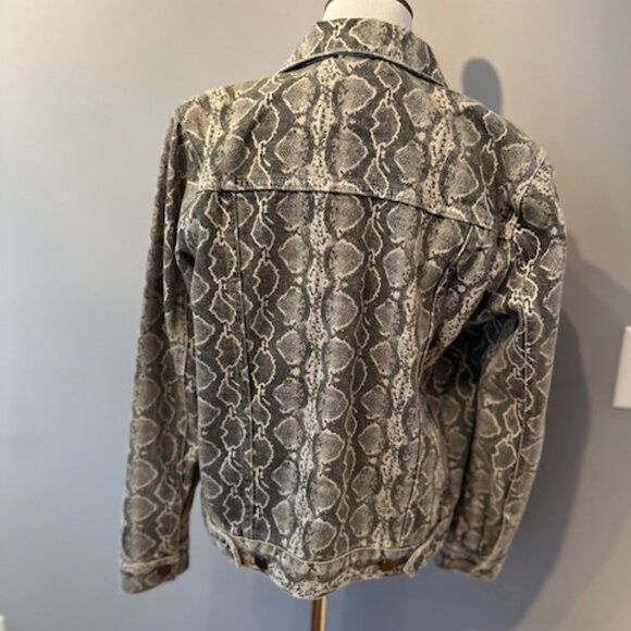 Blank NYC Animal print jean jacket size XS Worn twice!! - Picture 3 of 4